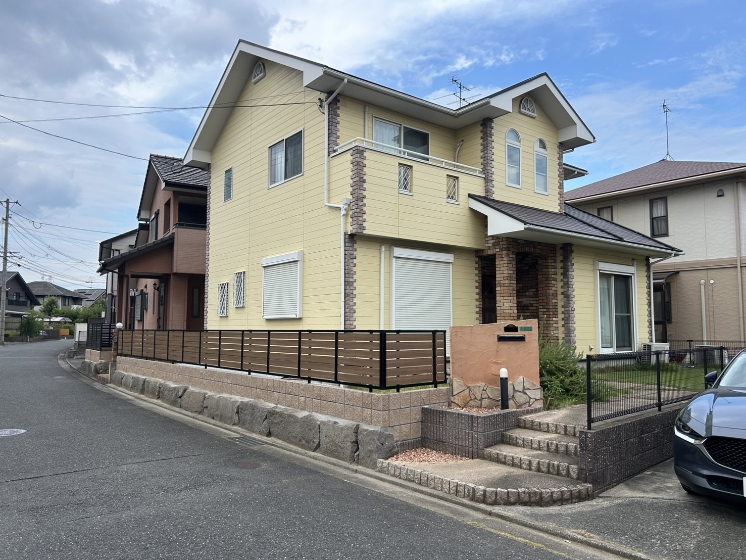 お庭のお手入れを楽に。お隣同士でご依頼いただいた外構工事