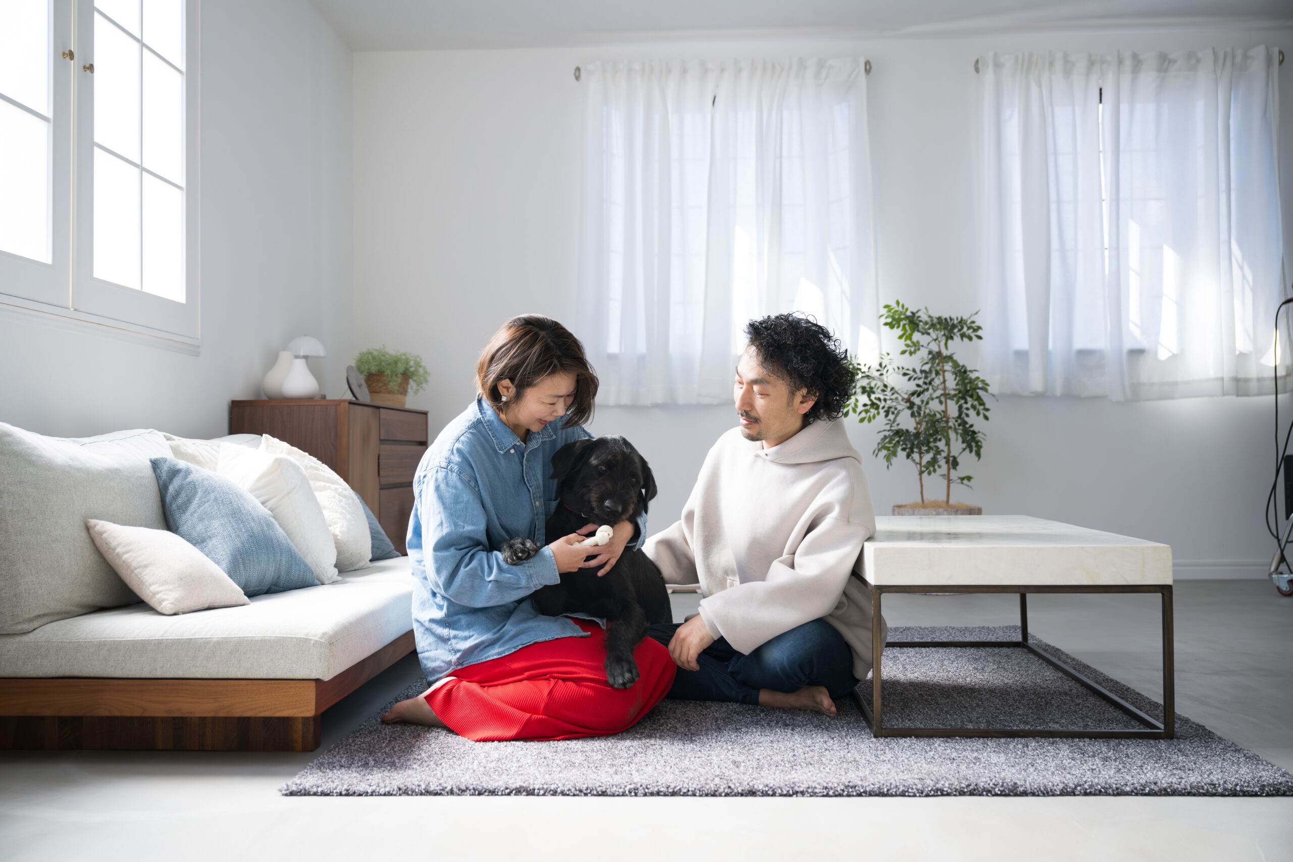 ペットと過ごす家族