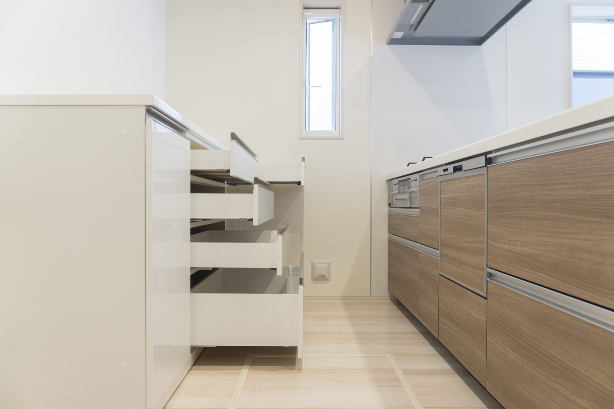 引き出し式のキッチン収納