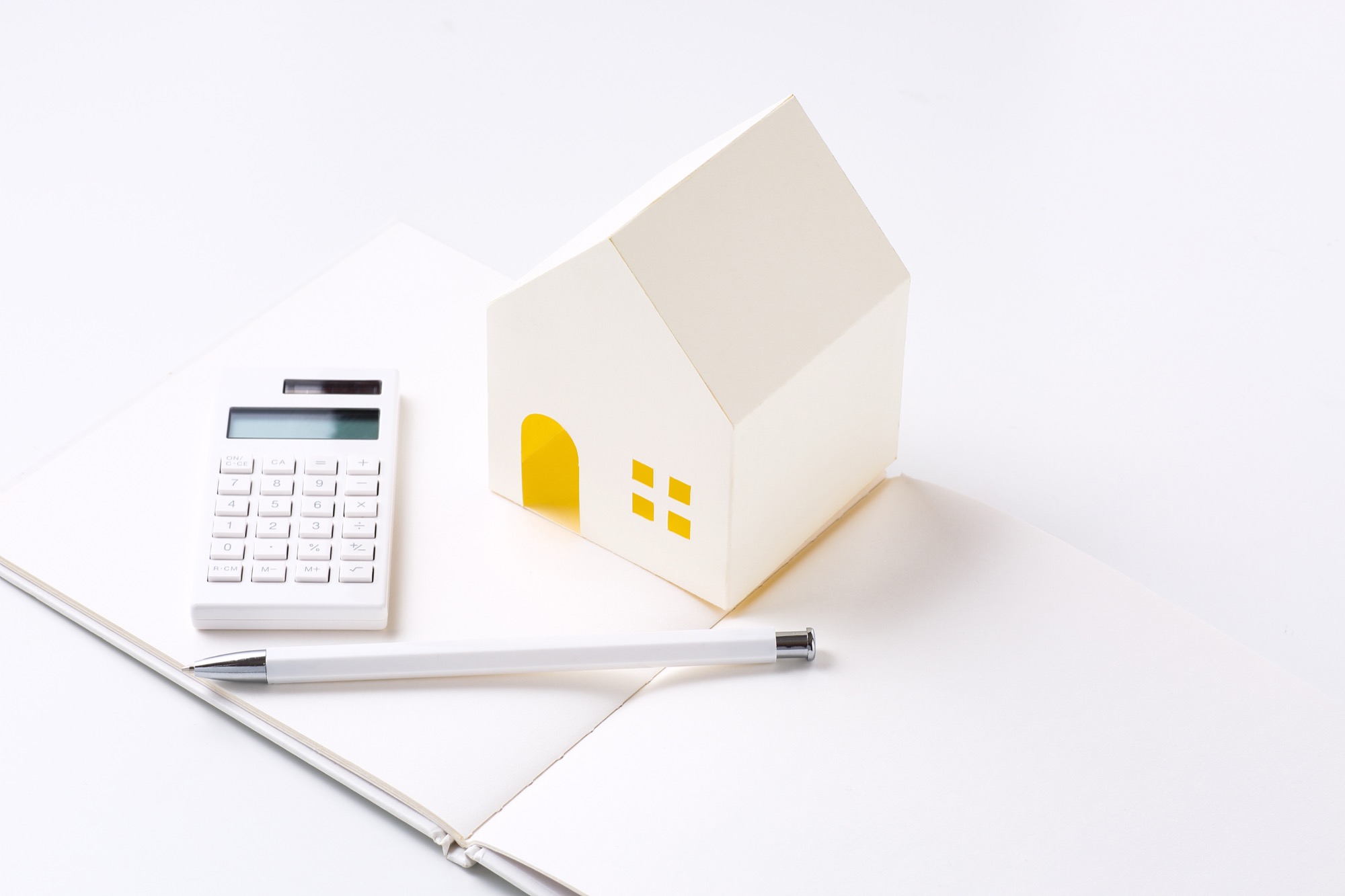 電卓と家のブロックイメージ
