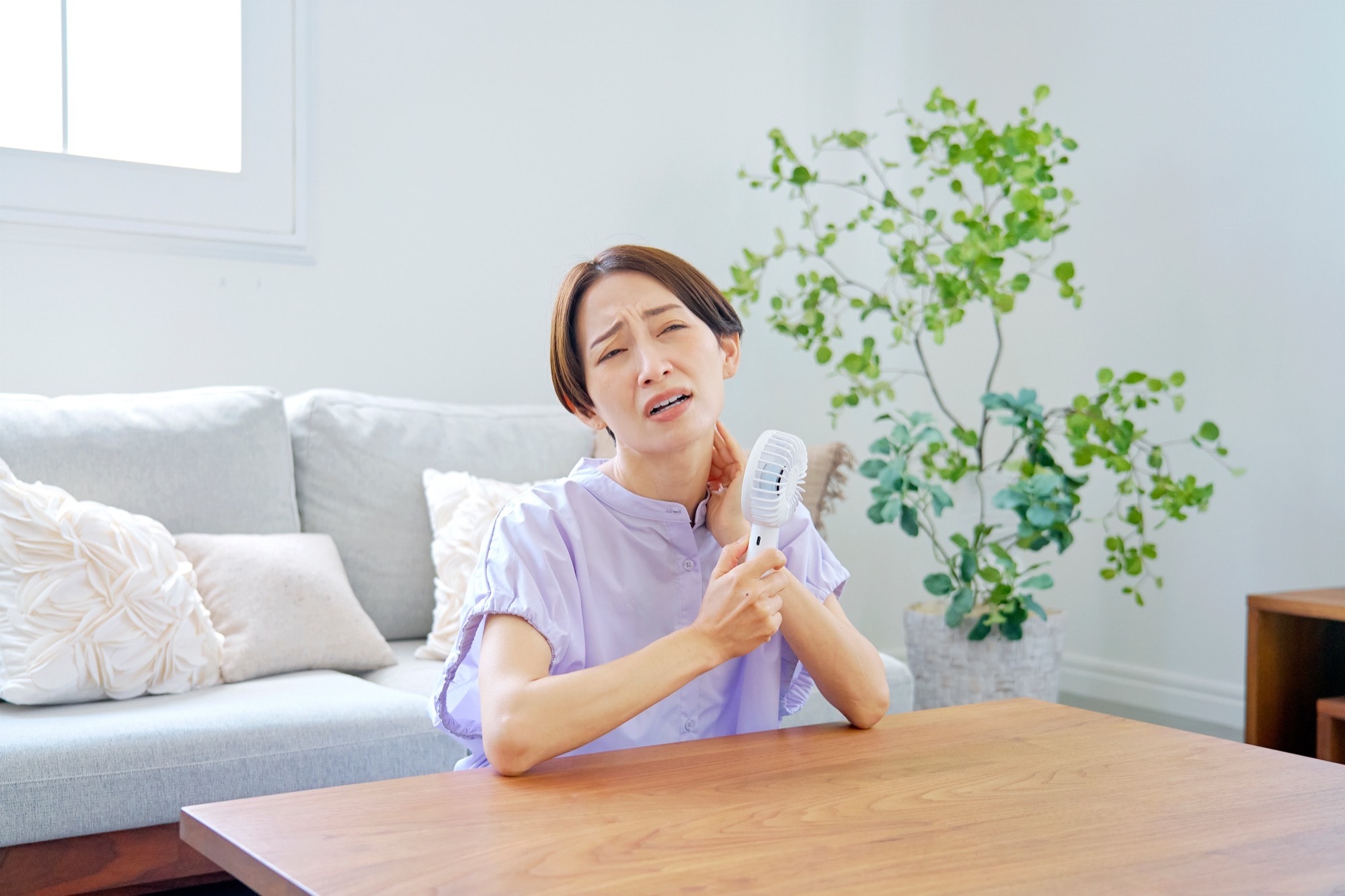 二重窓（内窓）で夏の暑さ対策はできる？光熱費削減にも効果的な断熱リフォーム方法