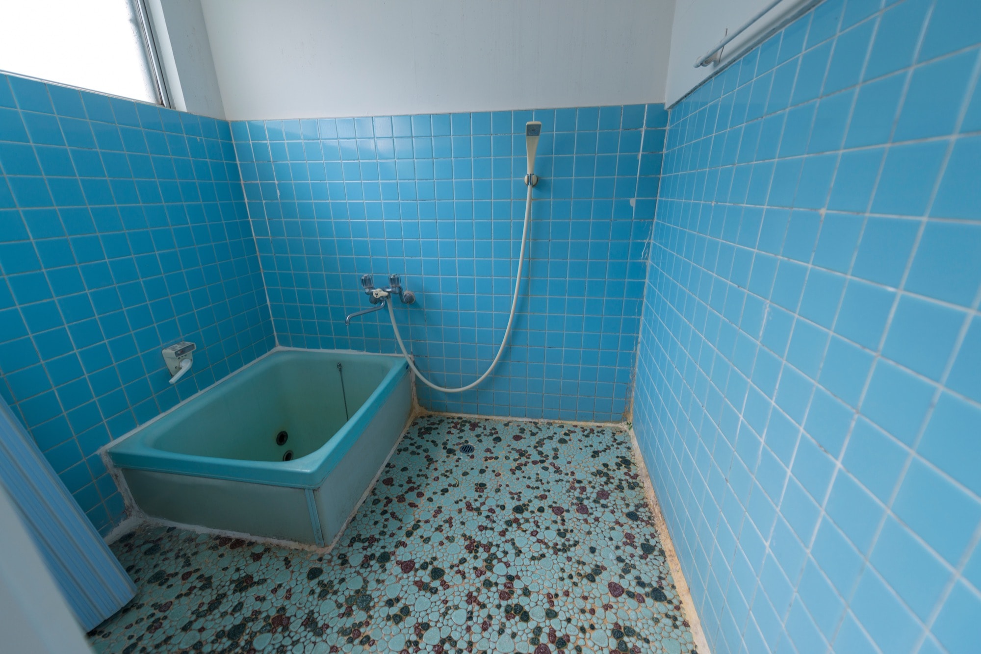 タイルのお風呂が寒い！浴室をリフォームする3つの方法と、ユニットバスのメリットを解説