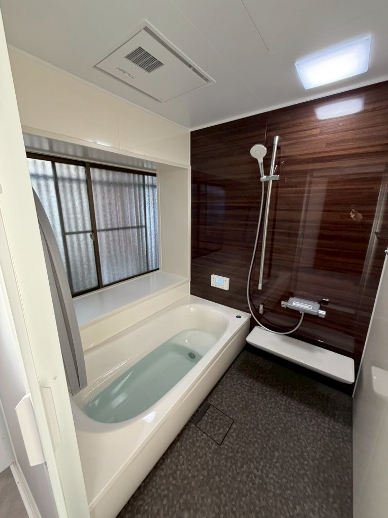 築40年以上の戸建てを快適再生！寒い浴室を解消＆収納力アップのリフォーム（浴室・洗面所）