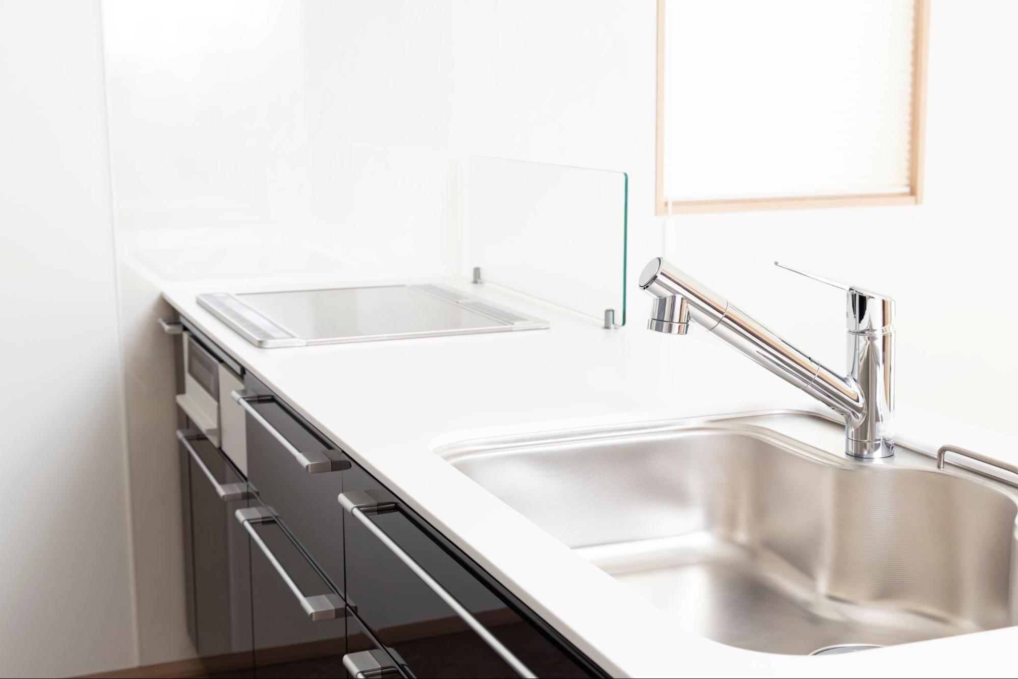 キッチンリフォームの後悔・失敗例を解説！老後も使いやすい収納とレイアウトのポイント