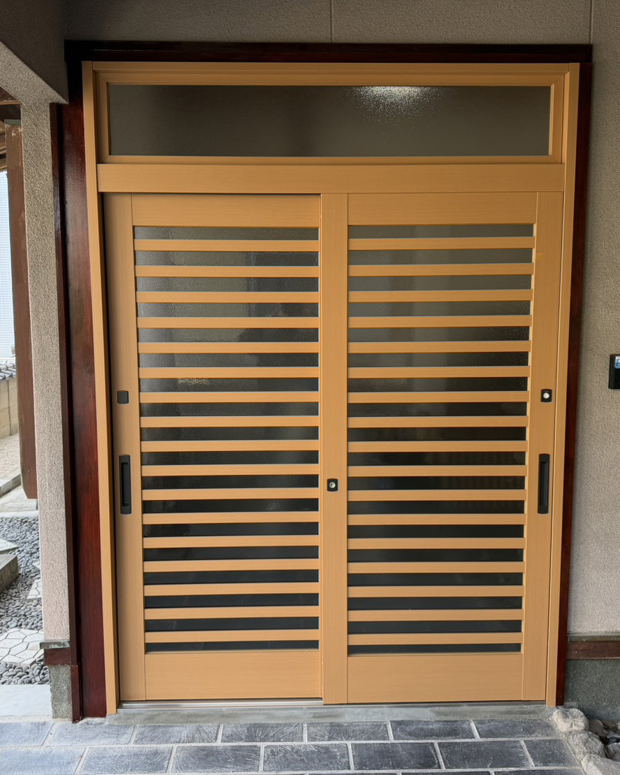 築40年以上の築古住宅を快適再生！断熱＆防犯性を高めた玄関リフォーム