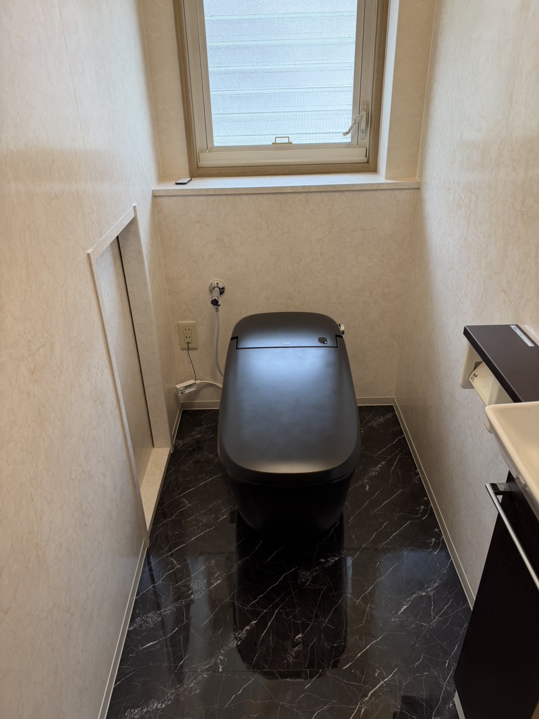 ホテルライクな高級感を実現！LIXILサティスXで叶える快適トイレ空間